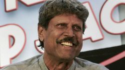 கபில்தேவுக்கு இருதய ஆபரேஷன் சக்சஸ்.. மருத்துவமனையிலிருந்து டிஸ்சார்ஜ்