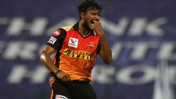 யாராலும் முடியவில்லை.. அசால்ட்டாக செய்து முடித்து.. ஐபிஎல் அரங்கை தெறிக்கவிட்ட தமிழக வீரர்!!