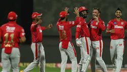 எங்க ஊருங்கள்ல காலையில இப்படிதான் உட்காருவாங்க... ரோட்ஸின் யோகாசனத்திற்கு ரசிகர்கள் கமெண்ட்