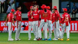 எங்களையா கிண்டல் பண்றீங்க? வரிசையாக டாப் 3 அணிகள் காலி.. மிரள வைத்த ஐபிஎல் டீம்!