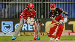 என்ன இது? டி வில்லியர்ஸ்-ஐ ஓரங்கட்டிய கோலி.. பிளாப் ஆன திட்டம்.. பொங்கி எழுந்த ரசிகர்கள்!