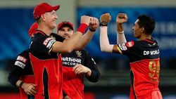 திருந்தாத சிஎஸ்கே.. சேஸிங் செய்ய வைத்து காலி செய்த கோலி.. பெங்களூர் அபார வெற்றி!