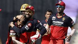 இணையான அணிகள்... துபாயில் மோதல்... யாரு.. யார தூக்கறா... ரசிகர்கள் ஆவல்