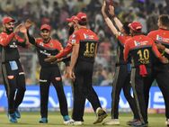 தேசிய கீதம் பாடும் போதே கண்ணீர் விட்டவர்.. அவரை இப்படி பேசலாமா? ஆர்சிபி வீரருக்கு இப்படி ஒரு நிலையா?