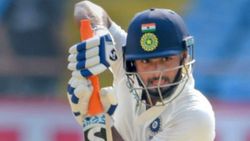 தம்பி வீட்டுக்கு கிளம்புங்க.. முதல்ல தோனி.. அப்புறம் எடை.. இப்ப இவரா?! இளம் வீரருக்கு நேர்ந்த கதி!