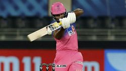 அந்த 2 பேரையும் சமாளிக்க முடியலை.. திணறிய ராஜஸ்தான்.. விக்கெட் அள்ளிய ஹோல்டர்!