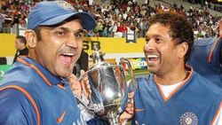 4 மற்றும் 6 கூடவே டீலிங் வச்சுக்கிட்டு இருந்தவரு... ஷேவாக்கிற்கு சச்சின் பாராட்டு