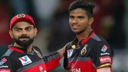 விக்கெட் எடுக்க மாட்டார்.. ஆனால் இந்த விஷயத்தில் கில்லாடி.. கோலியின் செல்லப் பிள்ளையான தமிழக வீரர்!