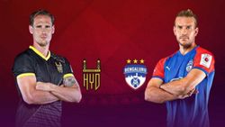 ஒரு மேட்ச் கோட்டை விட்டாச்சு.. இப்ப என்ன பண்ணப் போறீங்க? ஹைதராபாத்தை சந்திக்கும் பெங்களூரு!