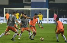 கோவா அணியுடன் மோதும் நார்த்ஈஸ்ட் யுனைடெட்.. வெற்றிக்கணக்கை துவக்க கோவா அணி தீவிரம்!