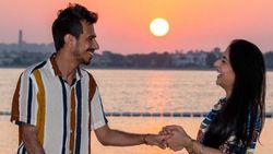 உன்னாலே என்னாளும் என் ஜீவன் வாழுதே... புகைப்படத்தில் காதல் சொன்ன சஹல்