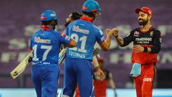 வயசான அனுபவ வீரர்கள்.. ஆர்சிபியை காலி செய்த டெல்லி.. செம ட்விஸ்ட்.. தோற்றாலும் கோலி ஹேப்பி!