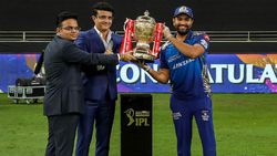 அதிக மதிப்புமிக்க வீரர்.. அதிக ரன்.. அதிக விக்கெட்.. 2020 ஐபிஎல் விருதுகள்.. முழு லிஸ்ட்!