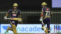 5 ரன் கூட அடிக்க முடியாதா? பிளே-ஆஃப் வாய்ப்பை கோட்டை விட்ட ஐபிஎல் டீம்.. கடுப்பான ரசிகர்கள்!