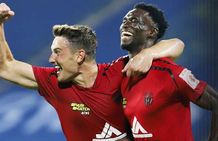 இறுதிகட்டத்தில் கோல் போட்ட நார்த்ஈஸ்ட் யுனைடெட் வீரர் இட்ரிசா சில்லா... டிரா ஆன பரபரப்பு போட்டி