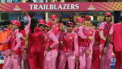 வுமன்ஸ் டி20 சேலஞ்சு.. சூப்பர்நோவாவை துவம்சம் செய்து.. சாம்பியன்ஸ் பட்டம் வென்றது டிரெய்ல்பிளேசர்ஸ்!