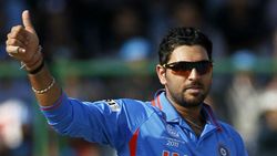 என்ன மறுபடியும் கம்பேக்கா.. பேட்டை தூக்கிட்டு எங்க போகிறார் பாருங்க யுவராஜ் சிங்..ஓ இதுதான் பிளானா!