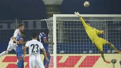 நீ அடிச்சா நானும் அடிப்பேன்.. அனல் பறந்த பெங்களூரு - நார்த் ஈஸ்ட் போட்டி.. ரசிகர்கள் குஷி!