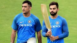 கோலியின் கதையே முடிந்து இருக்கும்.. தோனிதான் காப்பாற்றினார்.. வெளியான சீக்ரெட்.. பரபர பின்னணி!