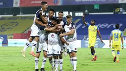 ஐஎஸ்எல்.. அடுத்தடுத்து 2 கோல்.. வெற்றிபெறும் வாய்ப்பு பறிபோனது.. சென்னை - ஈஸ்ட் பெங்கால் ஆட்டம் டிரா