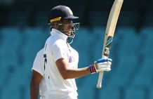 இன்னும் எவ்ளோ ரன் அடிச்சா டீமில் எடுப்பீங்க? கடுமையாக நடந்து கொண்ட கோலி.. இளம் வீரருக்கு நேர்ந்த கதி