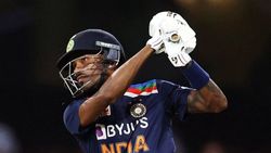 தோனிக்கு அப்புறம் இவர்தான்.. கிரிக்கெட் உலகின் அடுத்த சூப்பர்ஸ்டார்.. புகழின் உச்சியில் இளம் வீரர்!