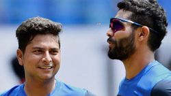 மெல்போர்னுக்கு போயிட்டோமுங்கோ... ஜடேஜா, குல்தீப் கூல் செல்பி!