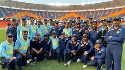 வயசாயிடுச்சா... எனக்கா.. மைதானத்தில் ருத்ரதாண்டவமாடிய 'தாதா' கங்குலி... 32 பந்துகளில் 53 ரன்!