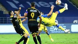 ஐதராபாத்தை தட்டி தூக்கிய கேரளா பிளாஸ்டர்ஸ்... முதல் வெற்றிக் கொண்டாட்டம்