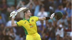 ஓடி வந்த டீம் மேட்ஸ்.. என்ன இவர் பாதியில் வெளியேறுகிறார்.. பயிற்சியின் போதே நடந்த பரபர சம்பவம்!