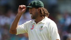 அதிர்ச்சி.. ஆஸ்திரேலிய முன்னாள் வீரர் ஆண்ட்ரூ சைமண்ட்ஸ் விபத்தில் பலி!