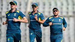 ஒரே நேரத்தில்.. வேறு வேறு நாட்டில் 2 சீரிஸ்களில் ஆடும் ஆஸ்திரேலிய அணி.. எப்படி சாத்தியம்? பின்னணி