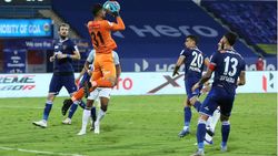 என்னத்த ஆடுறீங்க? மோசமாக சொதப்பிய இரு அணிகள்.. வெறுப்பேற்றிய கால்பந்து போட்டி!