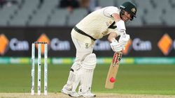 இதுக்கு இவ்வளவு சீனா.. பாதி பிட்னசோடு களமிறங்கிய வீரர்.. 10 நிமிடத்தில் காலி செய்த இந்திய பவுலர்!