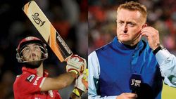 இவருக்கு 10 கோடியா? உங்க மண்டைல கல்லு தான் இருக்கு.. சரமாரியாக விளாசிய ஸ்காட் ஸ்டைரிஸ்!