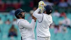 இதுக்கும் மேல பொறுக்க முடியாது.. வலியில் துடித்து.. பாதியில் வெளியேறிய இந்திய வீரர்.. என்னாச்சு?