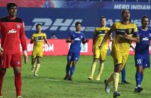 ஜெயிக்க வேண்டிய மேட்ச்.. கோட்டை விட்ட பெங்களூரு.. ஹைதராபாத் அசத்தல் டிரா!