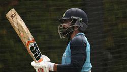 சிறப்பா பௌலிங் போடறாரு... பேட்டிங்ல சூப்பரா முன்னேறியிருக்காரு... ரஹானே பாராட்டு யாருக்கு?