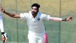 புதிய பந்தில் புரட்டி எடுத்த சிராஜ்.. எதிர்பார்க்காத ஆஸி. பேட்ஸ்மேன்கள்.. களத்தில் மாஸ் சம்பவம்