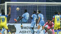 11 நிமிடம் தான்.. அதற்குள் 2 கோல்.. கேரளா கதையை முடித்த மும்பை சிட்டி!!