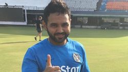 தன்னோட வலியை மறைச்சு, பேட்டை வச்சி பேசியிருக்காரு விஹாரி... பார்த்திவ் படேல் பாராட்டு