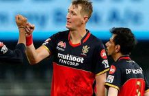 இவங்க 3 பேருக்கும் டாட்டா பைபை.. யாருமே சீண்ட மாட்டார்கள்.. ஐபிஎல் வீரர்களுக்கு நேர்ந்த கதி!