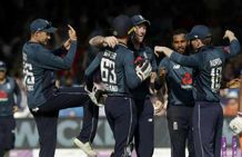 ரெண்டு குழுவா இந்தியாவுக்கு வராங்க இங்கிலாந்து வீரர்கள்... ஸ்டிரிக்ட் குவாரன்டைனுக்கு திட்டம்