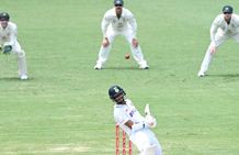 எப்படி போட்டாலும் அடிக்கிறான்.. ஆஸி.யை திணற வைக்கும் சென்னையின் 