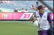 இந்திய அணியை கேலி செய்த ஆஸி. கேப்டன் நிலைமையை பார்த்தீங்களா? வைரல் ஆகும் புகைப்படம்!