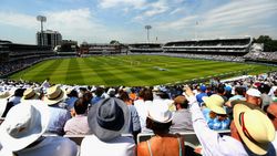 இங்கிலாந்துக்கு எதிரான டெஸ்ட் போட்டிகள்... 50% ரசிகர்களை அனுமதிக்க திட்டம் போடும் பிசிசிஐ!