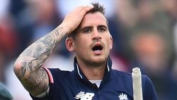 நைட் கிளப்தான் காரணம்.. வாழ்க்கையை முடக்கி போட்ட போதை பொருள்.. ஐபிஎல் ஏலத்தில் நடந்த பரபர சம்பவம்!