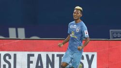 பிபின் சிங் ஹாட்-ட்ரிக்... 6 கோல் அடித்து வெற்றி பெற்ற மும்பை சிட்டி எப்சி.. மிகச்சிறப்பு!