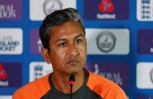 ஆர்சிபிதான் எப்பவும் முக்கியமா? அங்க இந்திய அணி கஷ்டப்படும் போது.. போகஸை மாற்றிய கோலி.. சர்ச்சை!