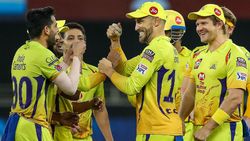 தோனி, பிளமிங் எல்லாம் வரமாட்டார்கள்.. நீங்களே பார்த்துக்கோங்க.. சிஎஸ்கேவிற்கு பேட் நியூஸ்.. ஷாக்!